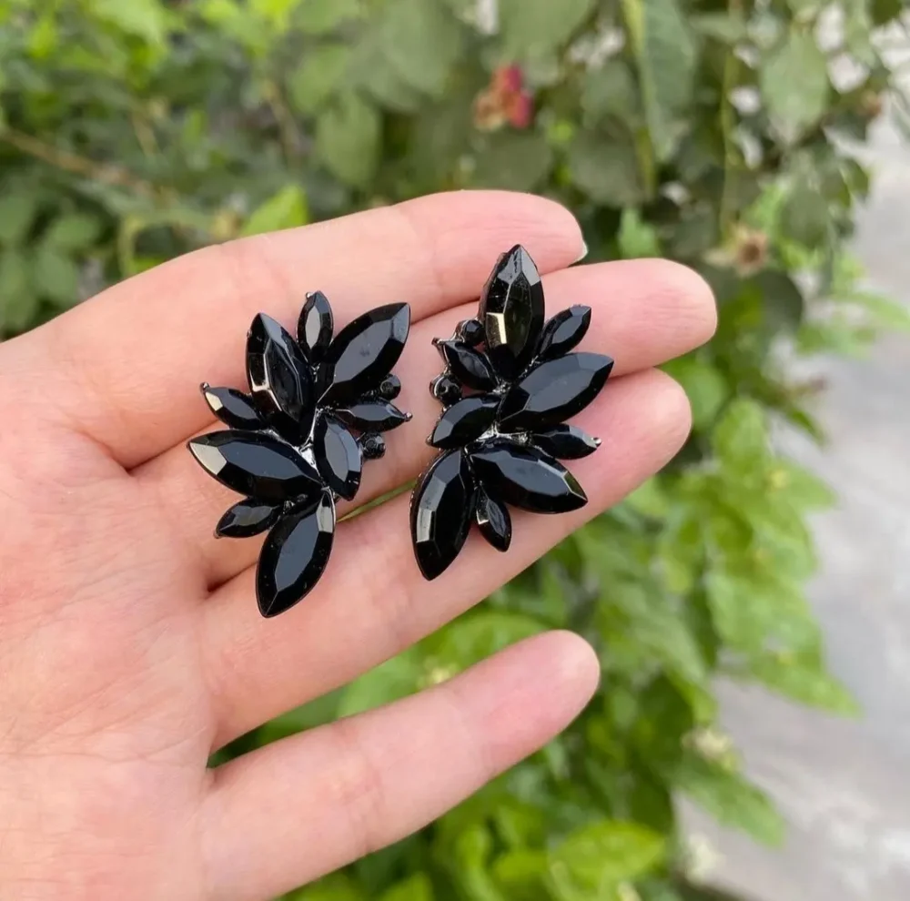 Black Fuchsia Crystal Earings