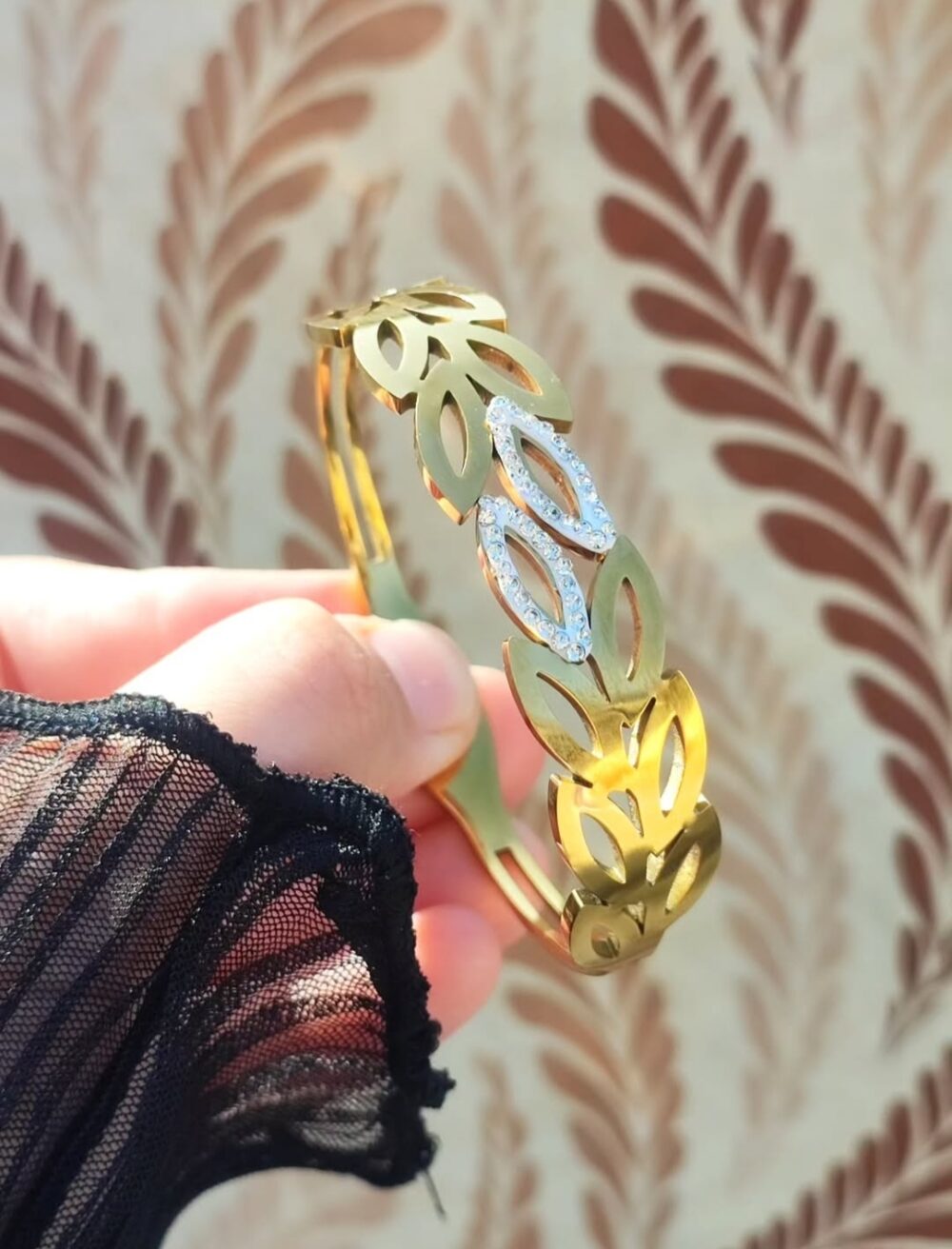 Leaf Design Open HandCuff