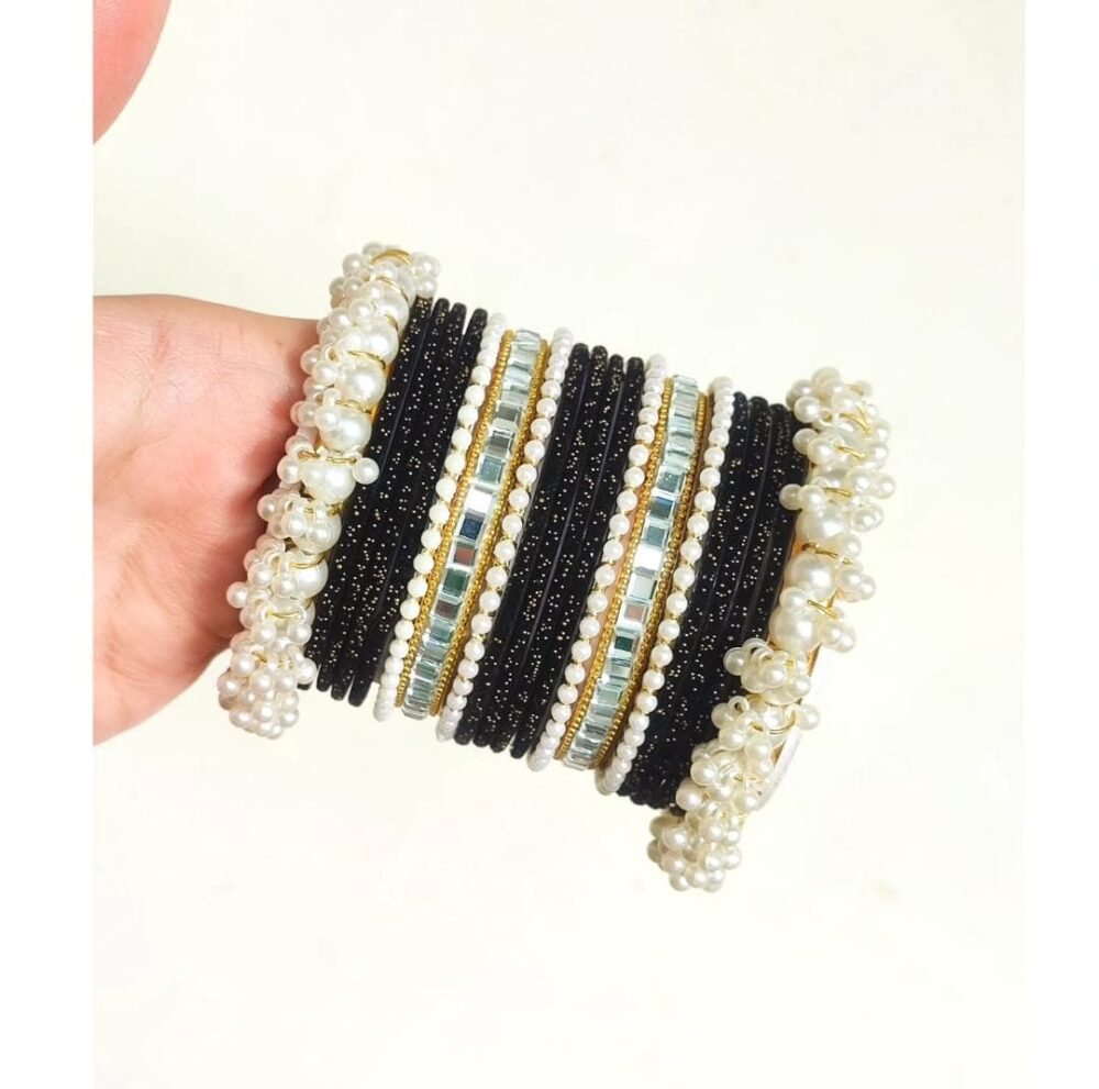 Black Velvet Bangles Pearl Gajra Set